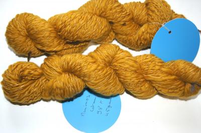 Lot de deux �cheveaux moutarde m�rinos et coton