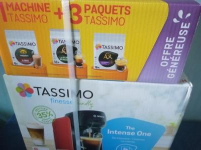 BOSCH TAS163E Tassimo Finesse Cafeti�re Rouge 0.7L 1400W   3 packs T Disc