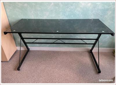 bureau en verre noir