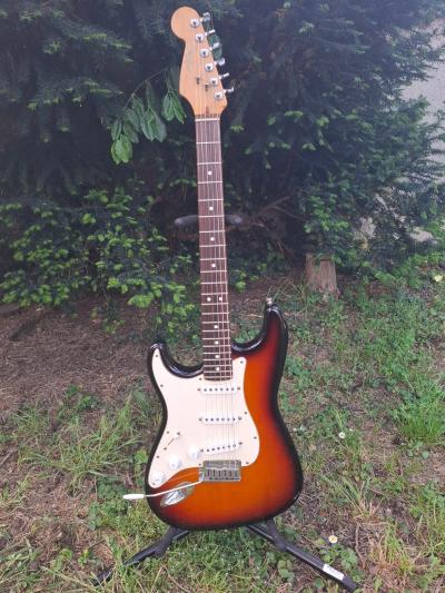 Guitare FENDER stratocaster GAUCHER LEFTY 1995