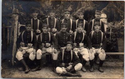 MILITARIA 14-18   CARTE PHOTO   Une escouade.