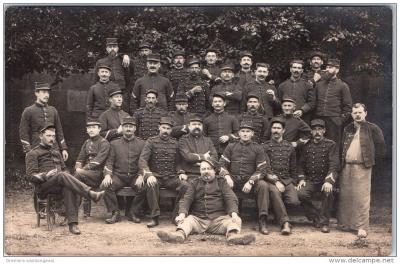 52 LANGRES   MILITARIA   1914 1918   CARTE PHOTO groupe de soldats