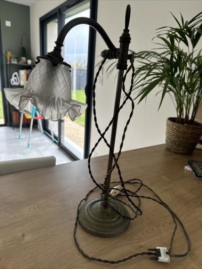 Lampe De Table Ou Bureau Art D�co Avec Verre Tulipe Et Bras En Col De Cygne