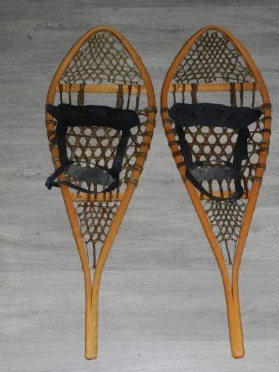ANCIENNES RAQUETTES A NEIGE CANADIENNES   14X42   SPORT MONTAGNE