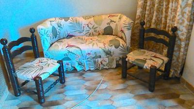 3 pi�ces: canap� crapaud et 2 chauffeuses