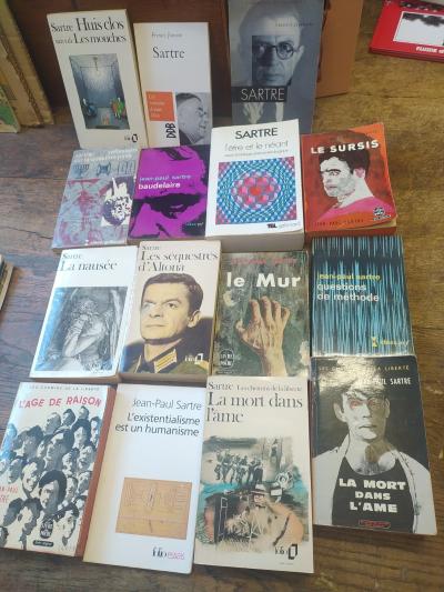lot 15 livres de et sur Jean Paul Sartre l'age de raison Le sursis LE mur