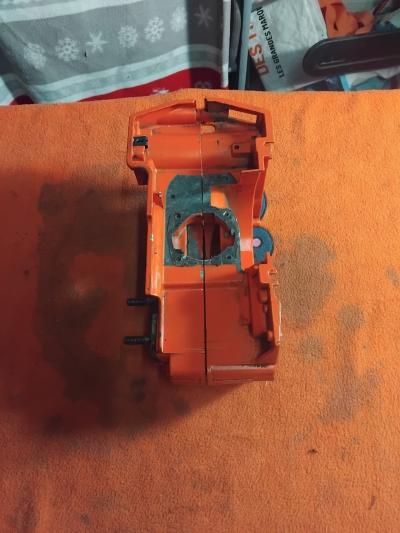 Bas moteur r�servoir tron�onneuse husqvarna 50 rancher