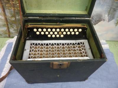 Ancien accord�on diatonique HOHNER CLUB II