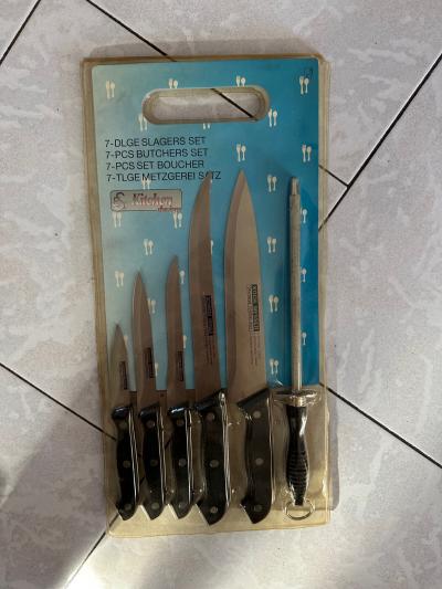 LOT 7 SET DECOUPE 5 COUTEAUX   AIGUISEUR   PLANCHE   ENSEMBLE NEUF
