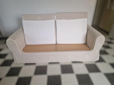 Canape 2 places en tissus beige clair tr�s bon �tat et sa housse couleur lin