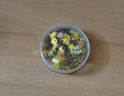ETOILES DOREES POUR DECO DE TABLE OU SCRAPBOOKING