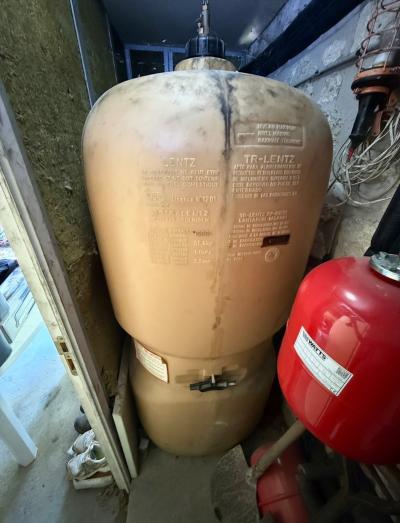 Cuve � fioul 1500 L Sotralentz avec 100L de fioul