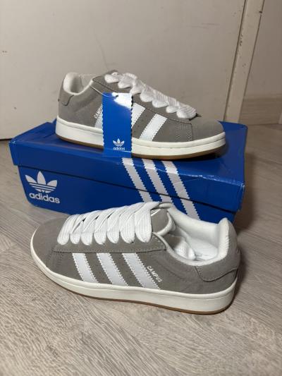 Adidas Campus Grises   Baskets en Daim Gris Clair | Unisexes