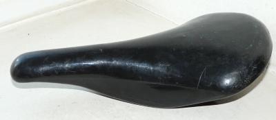 SELLE DE VELO ANCIEN ASSISE EN PLASTIQUE MOULE
