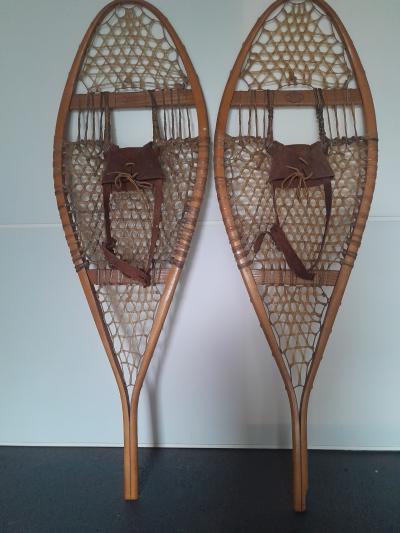 Belle paire de raquettes � neige anciennes CANADIENNE en bois - SNOW BIRD