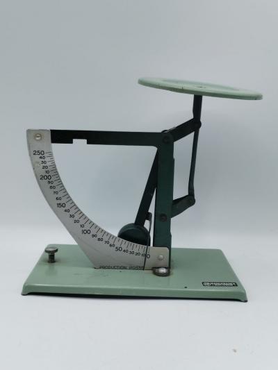 Balance postale Manufrance 250g m�tal vintage de bureau #XW