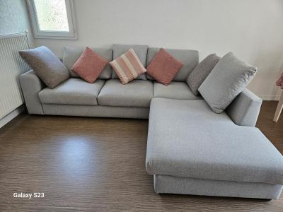 Grand canap� gris confortable