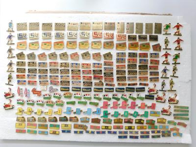 Lot 235 Pin's Fran�aise des Jeux   Loto   Tac o Tac   Banco   Millionnaire ...