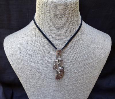 Pendentif en argent massif brutaliste moderniste des ann�e 50 poin�on crabe