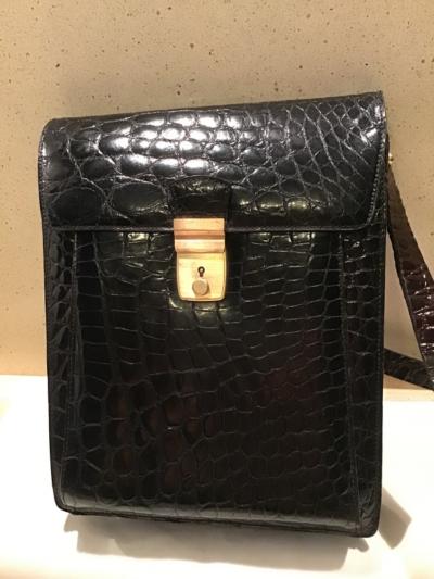 sacoche en crocodile, tr�s belle pi�ce.