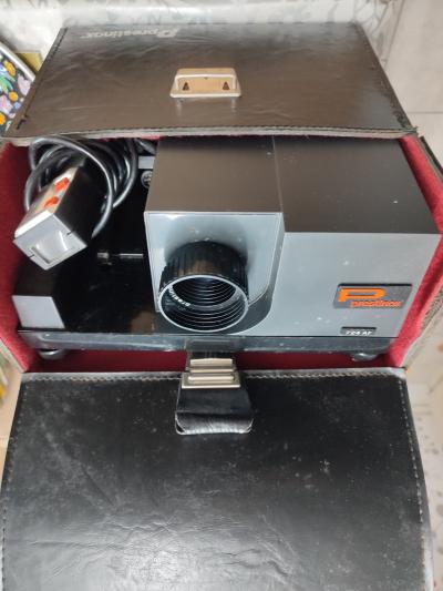 Projecteur Diapo TBE marque PRESTINOX  avec sacoche d'origine TBE (ann�es 70)