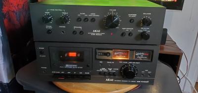 585 Cha�ne Hi fi AKAI  ampli AM 2200 . Lecteur  Cassette CS 702D