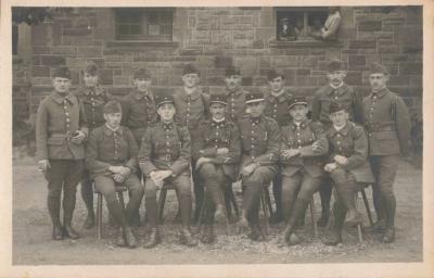 CPA PHOTOGRAPHIE MILITARIA GROUPE DE SOLDATS 2e REGIMENT NEUF BRISACH 68