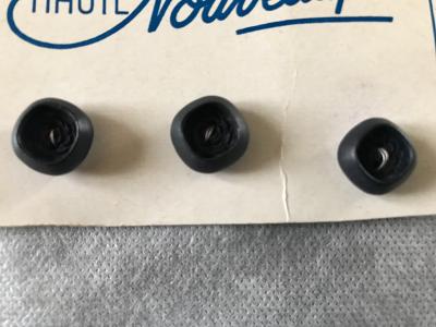 LOT DE 3 BOUTONS DE COUTURE NOIR AVEC ROSE A L INTERIEUR 17 mm HAUTE NOUVEAUTE