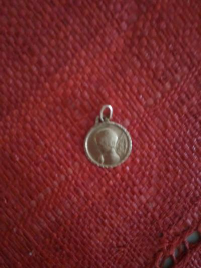Pendentif  AUGIS or 18 carats Ange en Pri�re. TRES BON �TAT