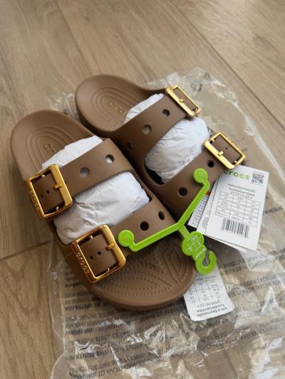 crocs saturday metallic buckles sepia