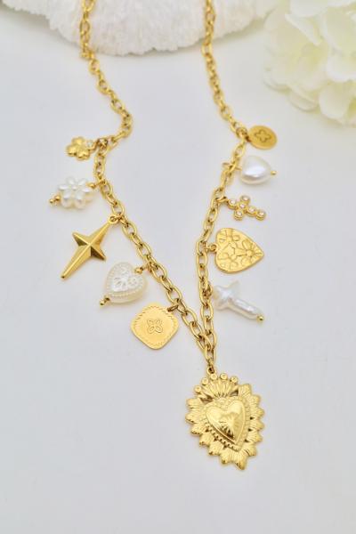 Collier avec des pendants en acier