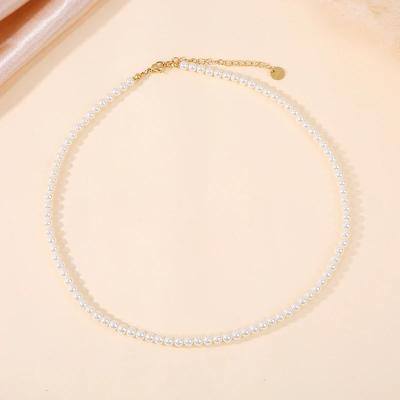 Collier de perles de synth�se en 4 mm