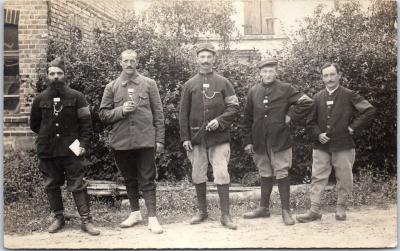 MILITARIA 1914-1918   CARTE PHOTO   5 prisonniers en Allemagne