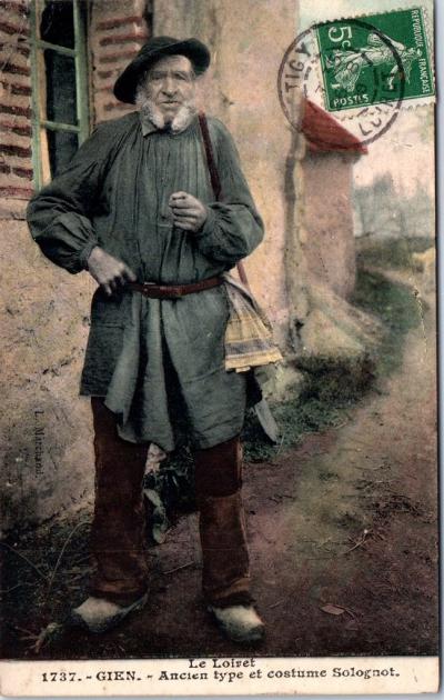45 GIEN   ancien type de costume solognot.