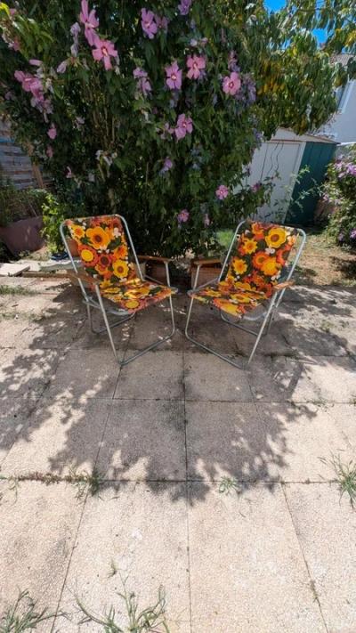 Paire de chaises pliantes de camping vintage motifs floral 70s