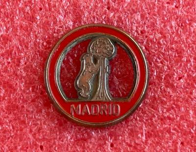 T38 Pins Madrid Oso y Madro�o Spain emblem souvenir badge vintage lapel pin