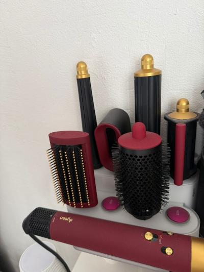 Multi styler Dyson Airwrap i.d.    cheveux raides � ondul�s (Velours Rouge - Or)