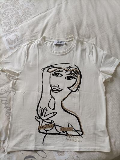 T shirt DESIGUAL  taille XL.  couleur blanc cass�. tr�s bon �tat.