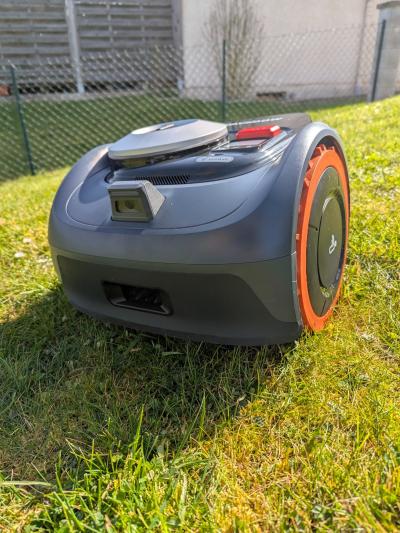 Robot tondeuse Navimow i108   4G   double jeu de roues (off road)   147.9h