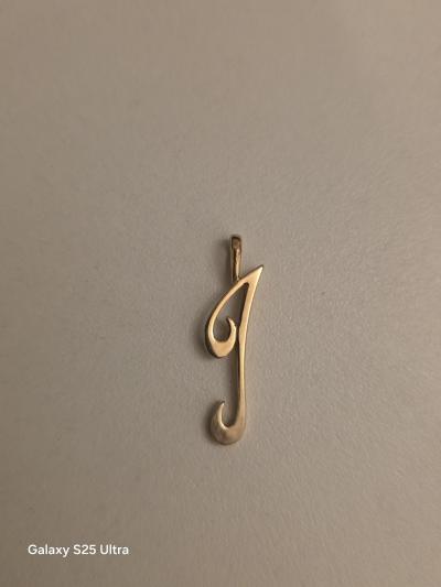 Pendentif lettre �criture   J   en or jaune 9 carats breloque initiale
