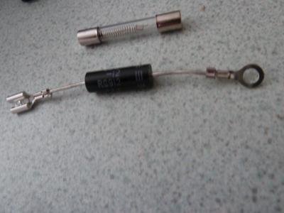 KIT REPARATION MICRO ONDE    : DIODE CL01 12   FUSIBLE 0.8A  5KV�  NEUF