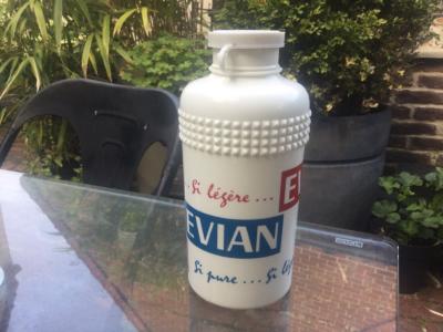 INSOLITE !   BIDON GOURDE TOUR DE FRANCE  EAU EVIAN 1960 .