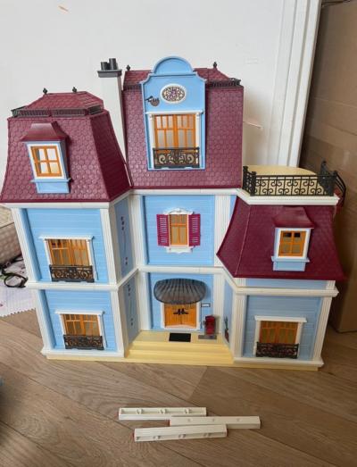 PLAYMOBIL Grande Maison Moderne (70205) et ses pi�ces