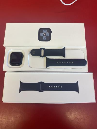 Apple Watch SE (2022) 40mm Bo�tier en Aluminium Minuit avec Bracelet Sport,...