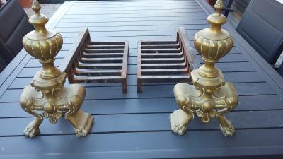 RARE PAIRE ANCIENS CHENETS BRONZE AV PORTE BUCHES PIEDS LION EMPIRE XIX CHEMINEE
