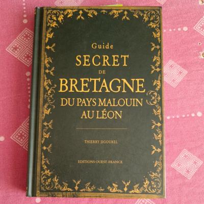 Guide secret de Bretagne du Pays Malouin au L�on Thierry Jigourel Ouest France