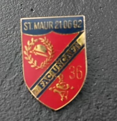 Pin s Militaire Union Nationale des Combattants Afrique du Nord St Maur (1134)