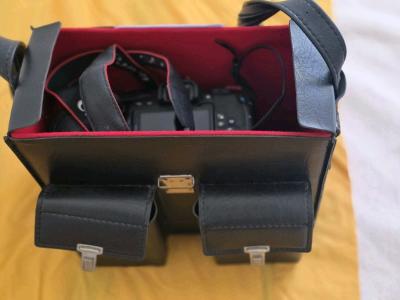 Appareil Canon EOS 800D objectif 18X55   Sacoche �paule   Chargeur   Fils   Noti