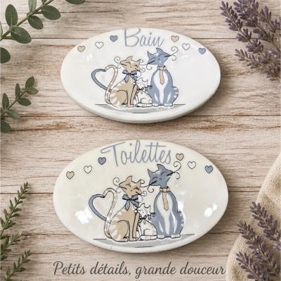 Maison & Chat Lot de 2 logo de porte en c�ramique d�cor chats blanc-bleu-beige