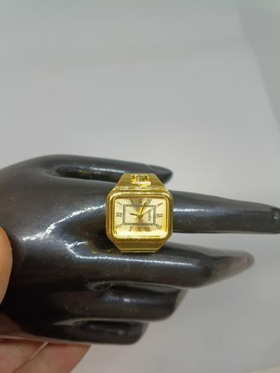 Montre bague dor�e quartz chiffres romains   anneau extensible